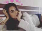 Thaila Ayala posa de shortinho e fãs elogiam