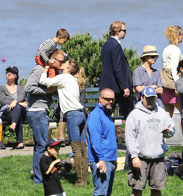 Tom Brady e Gisele Bündchen com o filhos (Foto: AKM-GSI BRASil)