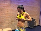 Graciella Carvalho mostra barriga trincada: '31 dias sem treinar'
