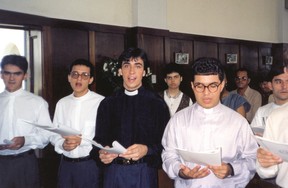 Padre Fábio de Melo com amigos no seminário (Foto: Arquivo Heliomara Marques)