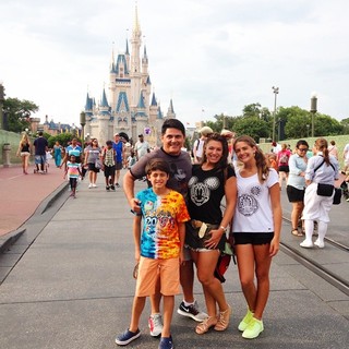 César Filho e Elaine Mickely com os filhos Luigi e Luma (Foto: Instagram / Reprodução)