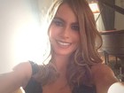 Sofia Vergara posta selfie decotadíssima e recebe elogios