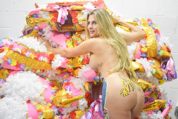 Vanessa Alcântara posa com o corpo pintado (Foto: Eduardo Graboski / M2 Divulgação)
