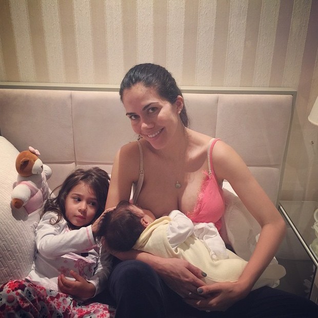 Daniela Albuquerque com as filhas, Aline e Antonella (Foto: Instagram/ Reprodução)