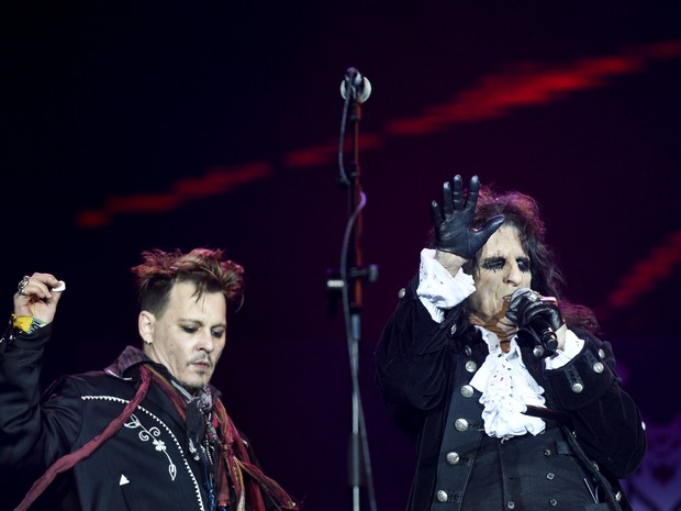 Johnny Depp e Alice Cooper se apresentam com a banda Hollywood Vampires no Rock in Rio Lisboa, em Lisboa, Portugal (Foto: Patrícia de Melo Moreira/ AFP)