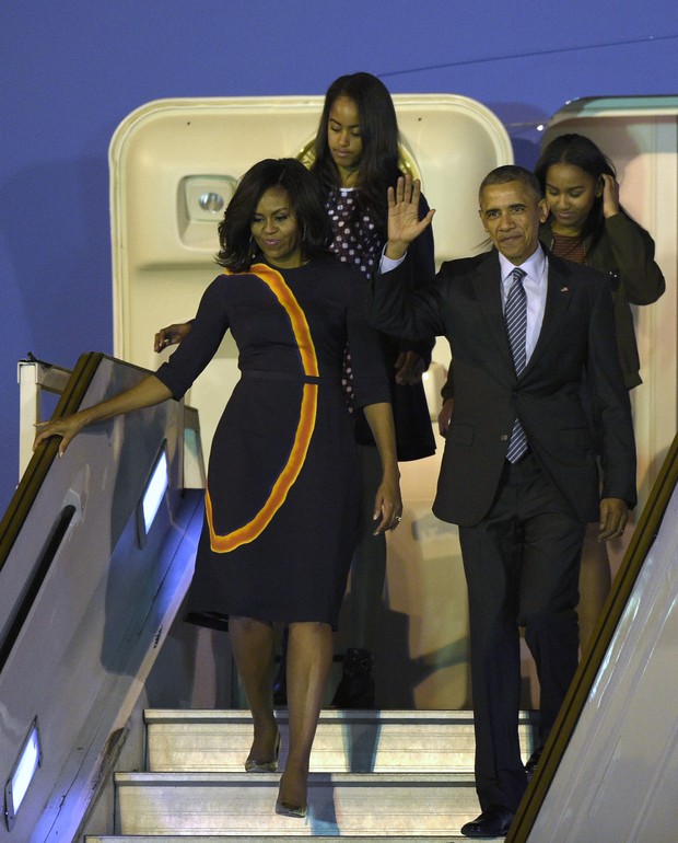 O presidente dos Estados Unidos Barack Obama com a primeira-dama Lady Michelle Obama e as filhas Sasha e Malia  (Foto: AFP)