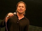 Brad Pitt faz aparição surpresa em exibição de seu novo filme no Texas