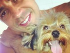 Latino posta foto com cachorro: 'Esse sim é fiel'