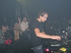Sem Babi Rossi, Olin Batista toca como DJ em boate no Pará