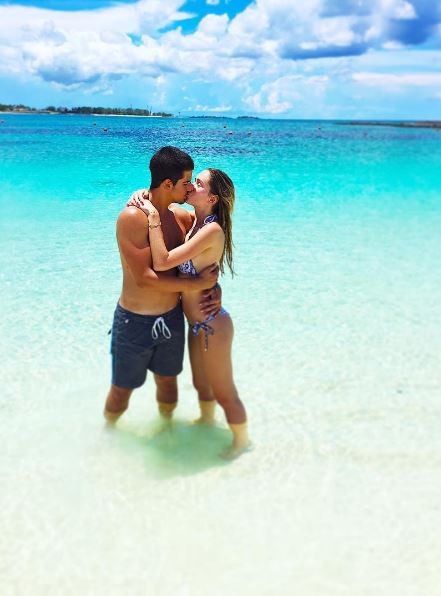 Enzo Celuçari e a namorada, Carol Garson, nas Bahamas (Foto: Reprodução/Instagram)
