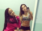 Jade Barbosa mostra abdomên trincado em foto com amiga