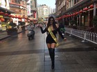 Suzy Cortez ganha olhadinha e conquista fãs na China