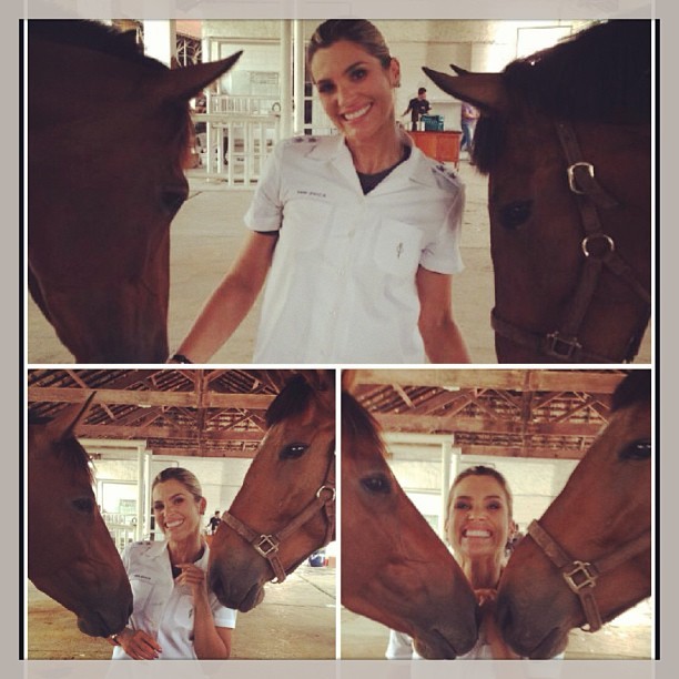 Flávia Alessandra posa com cavalos (Foto: Instagram / Reprodução)