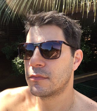 Evaristo Costa faz selfie (Foto: Reprodução/Twitter)