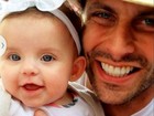 Henri Castelli se derrete pela filha Maria Eduarda em rede social