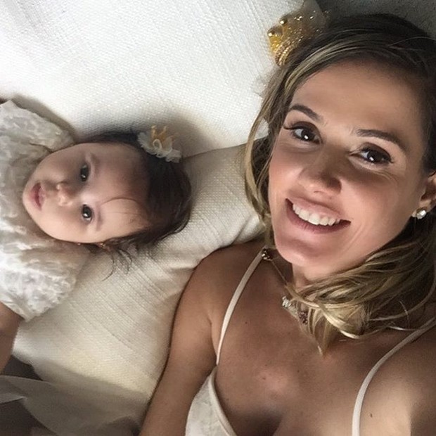Deborah Secco posa com a filha (Foto: Reprodução/Instagram)