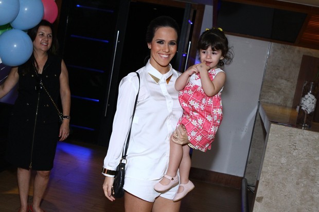 Fernanda Pontes com a filha Malu (Foto: Raphael Mesquita / Foto Rio News)
