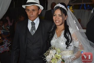 Roberto Cardoso e Stefhany Absoluta posam após casório (Foto: Divulgação/Sergio Alves Portal V1)