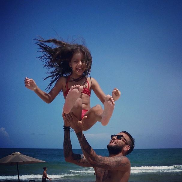 Daniel Alves com a filha (Foto: Instagram/Reprodução)