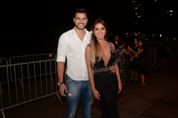 Nicole Bahls com o namorado  (Foto: Vinicius Marinho/Brazil News)