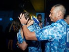 Chace Crawford beija Manu Gavassi em camarote na Sapucaí, no Rio