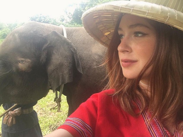 Marina Ruy Barbosa com elefante na Tailândia (Foto: Instagram/ Reprodução)