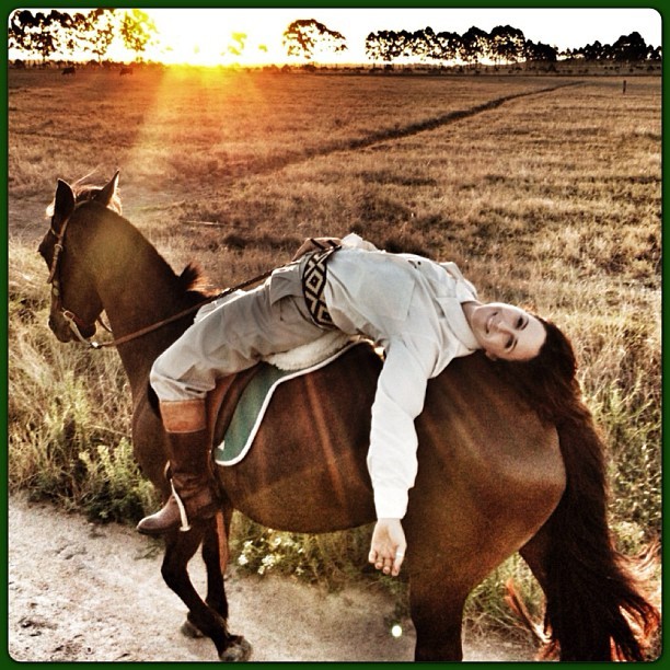 Guilhermina Guinle posta foto montada em cavalo (Foto: Instagram / Reprodução)