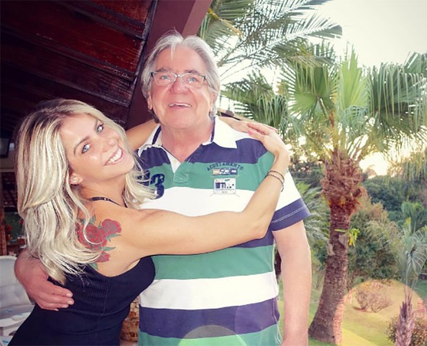 Karina Bacchi com o pai (Foto: Reprodução / Instagram)
