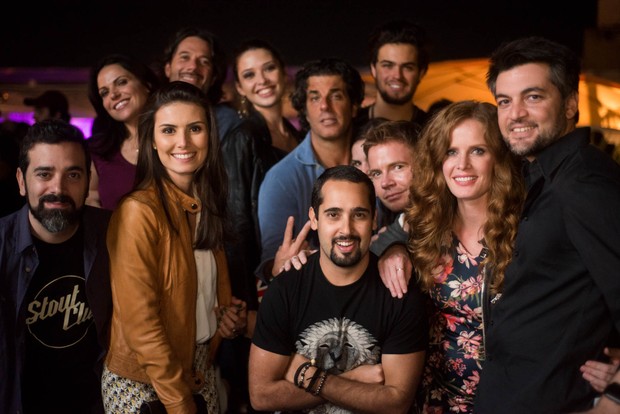 Rebecca Mader com Álvaro Garnero, Álvaro Garnero Filho e outros amigos (Foto: Diego Batista / Divulgação)