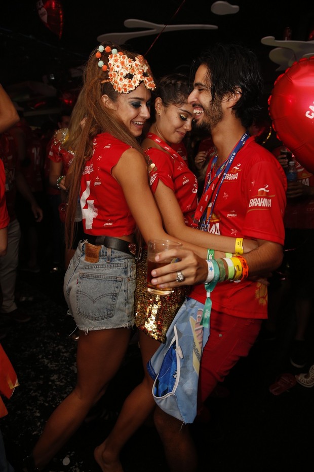 Thaila Ayala e Sophie no carnaval no Rio de Janeiro (Foto: Felipe Panfili/ Ag. News)