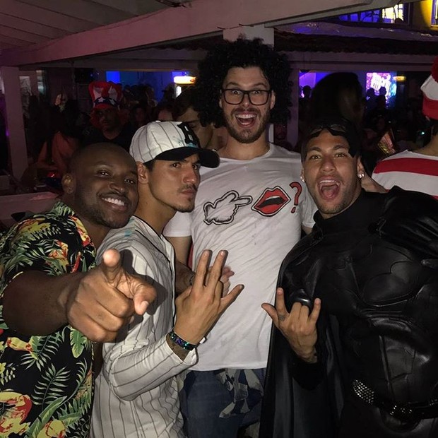 Thiaguinho, Gabriel Medina, Bruninho e Neymar (Foto: Reprodução/Instagram)