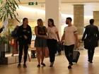 Anitta e Dani Calabresa se encontram em shopping no Rio