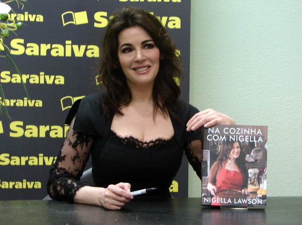 Chef Nigella Lawson autografa livros em São Paulo (Foto: Renan Katayama / Agência Flash Glamour)