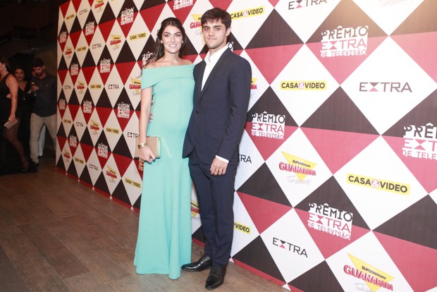 Felipe Simas e esposa grávida (Foto: Anderson Barros / Ego)