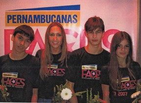Camila Queiroz em concurso que a revelou em 2007 (Foto: Fabio Tiéri /Divulgação)