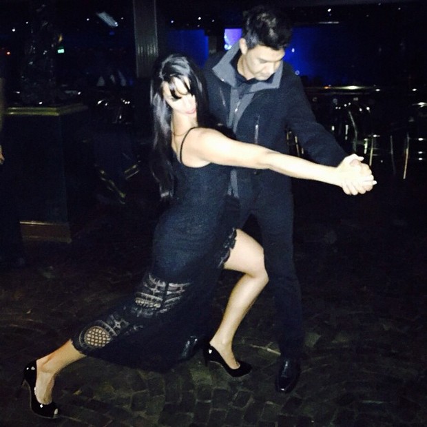 Zezé Di Camargo dança tango com a namorada, Graciele Lacerda, em Buenos Aires, na Argentina (Foto: Instagram/ Reprodução)