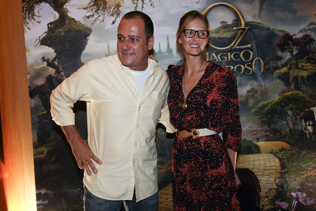 Marcelle Bittar com o marido em pré-estreia de filme em São Paulo (Foto: Manuela Scarpa/ Foto Rio News)