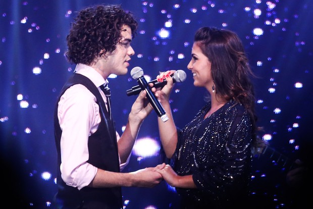 Sam Alves canta com Marcela Bueno (Foto: Manuela Scarpa/Photo Rio News)