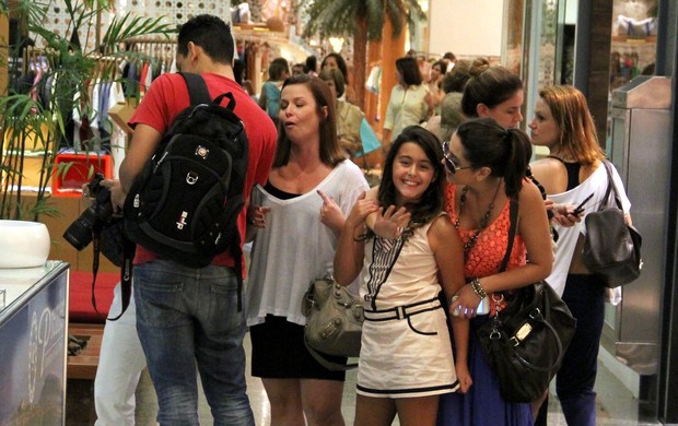 Giovanna Lancellotti em shopping do Rio (Foto: Marcus Pavão / AgNews)