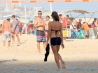 Rodrigo Hilbert e Fernanda Lima curtem praia no Rio