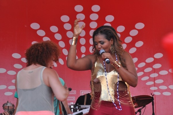 Gaby Amarantos dança arrocha na Bahia (Foto: Genilson Coutinho/Divulgação)