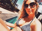 Luiza Possi ostenta barriga sequinha em foto de biquíni à beira da piscina