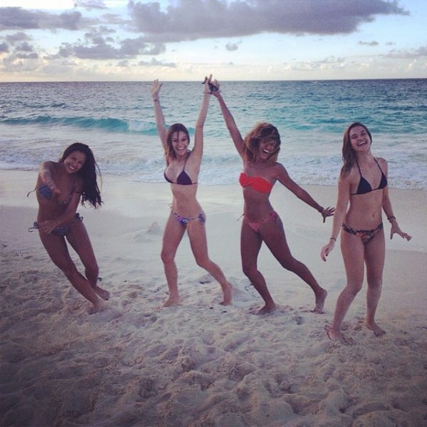 Yanna Lavigne, Day Mesquita, Sheron Menezzes e Juliana Paiva em Punta Cana, na República Dominicana (Foto: Instagram/ Reprodução)