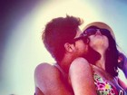 Giovanna Lancellotti ganha beijinho do namorado e posta no Twitter