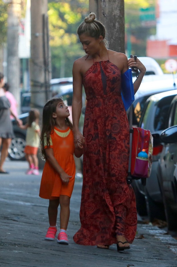 Grazi Massafera com a filha, Sophia (Foto: Dilson Silva / AgNews)