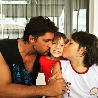 Leo Chaves com os filhos Antônio e Matheus (Foto: Reprodução/Instagram)