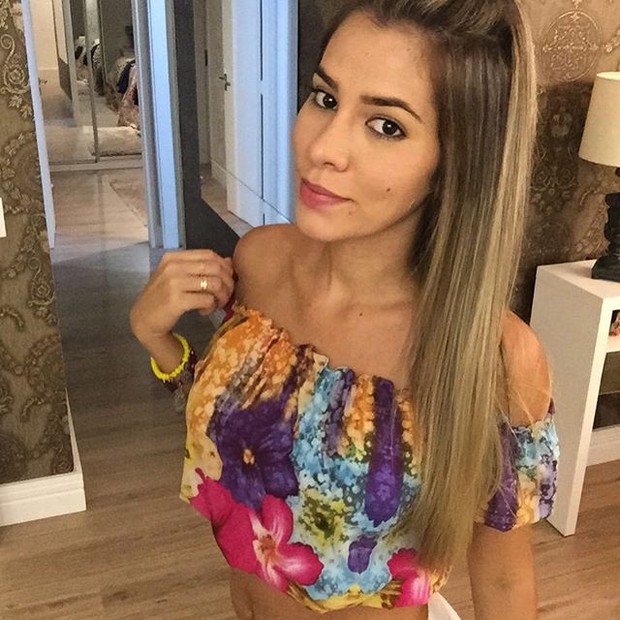 Ex-BBB Adriana posa para foto (Foto: Instagram/ Reprodução)