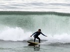 Daniele Suzuki faz bonito no mar e mostra evolução no surfe