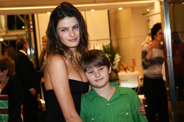  Isabelli Fontana e o filho Cion (Foto: Manuela Scarpa/Foto Rio News)