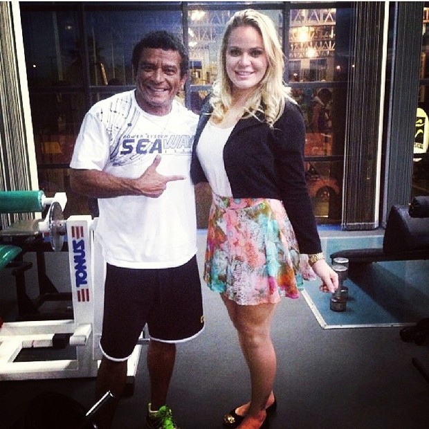 Ex-BBB Paulinha com seu personal trainer (Foto: Instagram/ Reprodução)